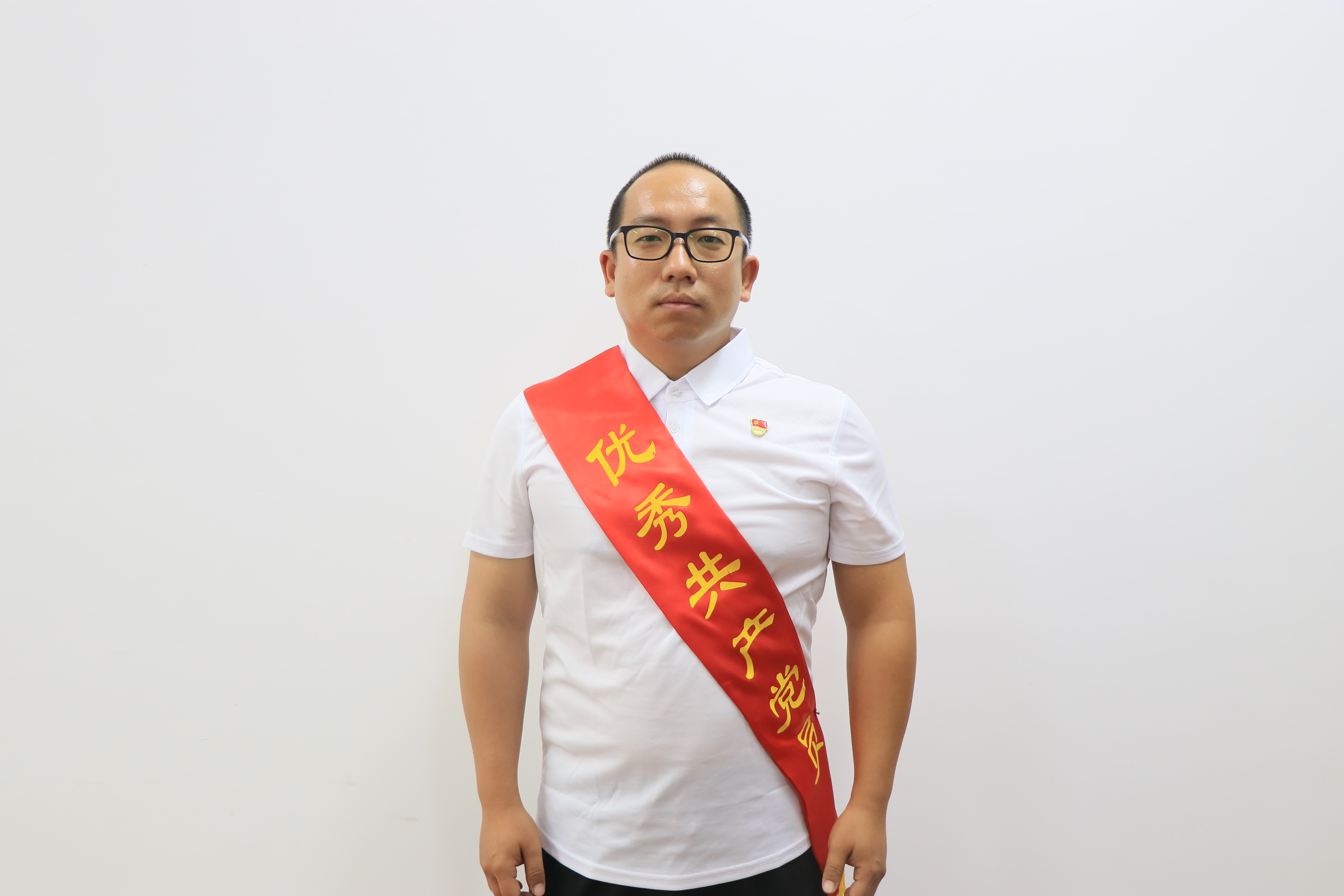 優(yōu)秀共產(chǎn)黨員 羅陽(yáng)